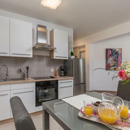 Apartman Tara&Iva Vrsar Buitenkant foto