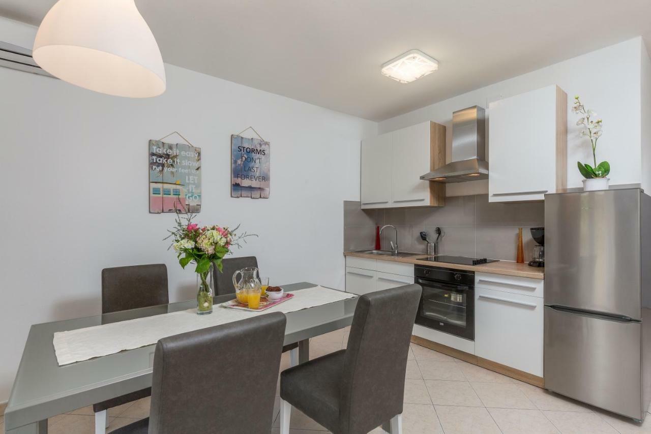 Apartman Tara&Iva Vrsar Buitenkant foto